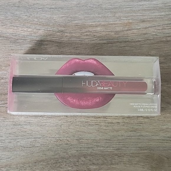 HUDA BEAUTY Demi Matte Cream Liquid Lipstick in Bawse - Picture 4 of 4